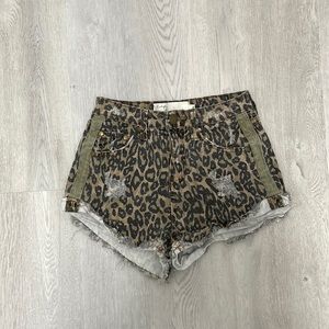 Jean leopard shorts